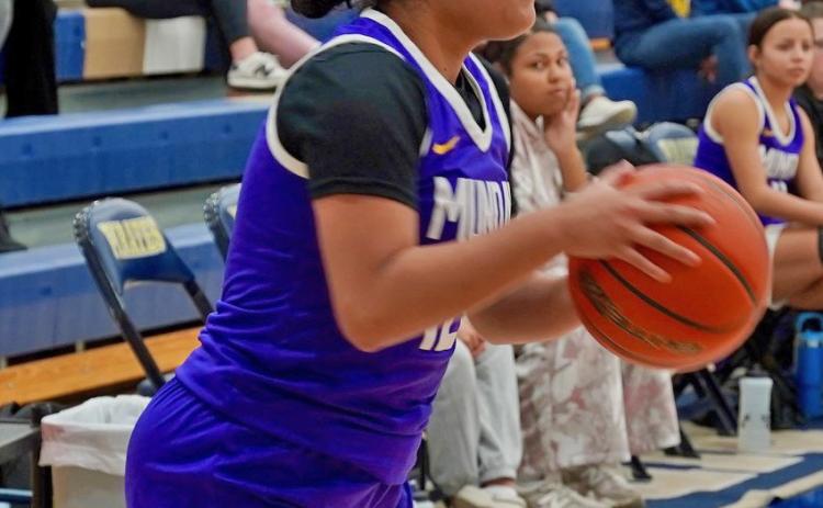 PASSING DOWN LOW Munday’s Nayeli Nunez looks for a pass down low agains the Perrin-Whitt Lady Pirates.
