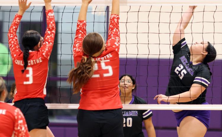 2ON1 does not seem to faze the Lady Stangs as they won on their home court over Chillicothe Friday, Sept. 18. | COURTESY PHOTO