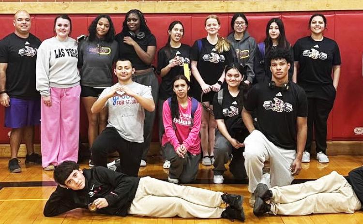 MUNDAYBRINGSTHEPOWER The Munday Mogul and Mogulette powerlifting teams traveled to Abilene High School on Saturday, Jan. 10, to compete in the Abilene High Powerlifting Meet where the teams impressed throughout the competition. | COURTESY PHOTO