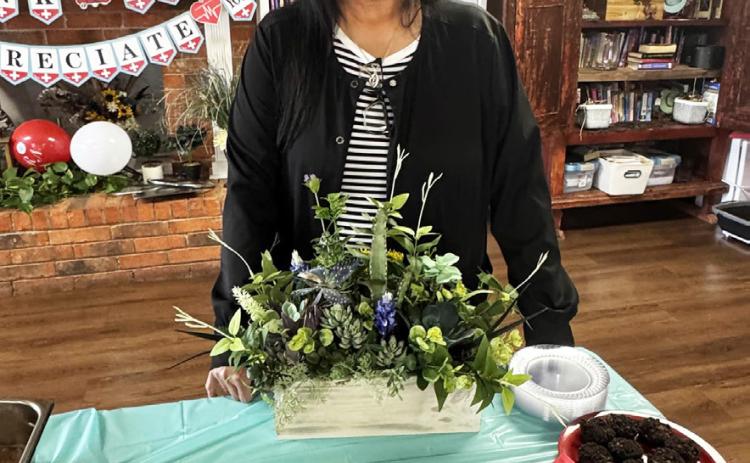 RETIREMENT RECOGNITION The Munday Nursing Center’s director of nurses, Rachel Gray, has retired after 30-yearplus career as CNA, LVN, RN and DON. | COURTESY PHOTO