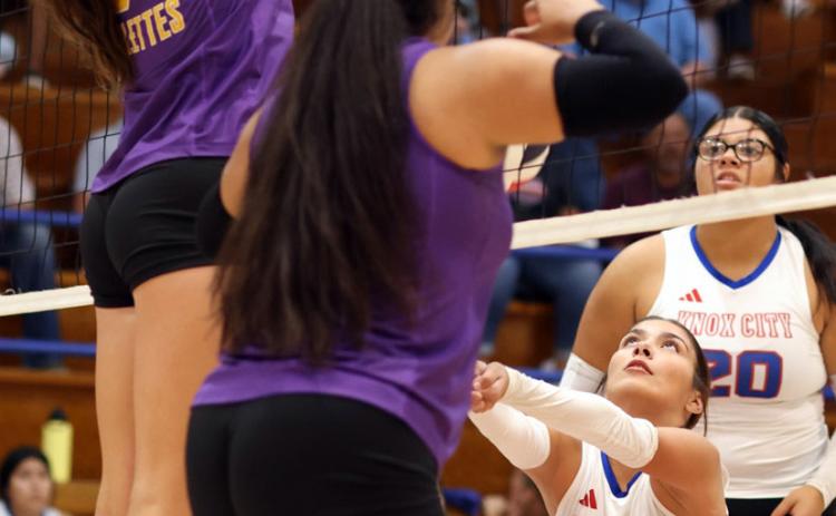 A GREAT SAVE Knox City’s Bailey Espinosa plays the ball out of the net after a Munday block. | SHERI BATY
