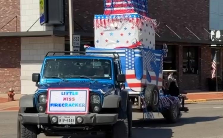 FLOATS, FIRECRACKERS AND FUN The Munday Little Miss Firecracker contestants took 1st place in the float category.