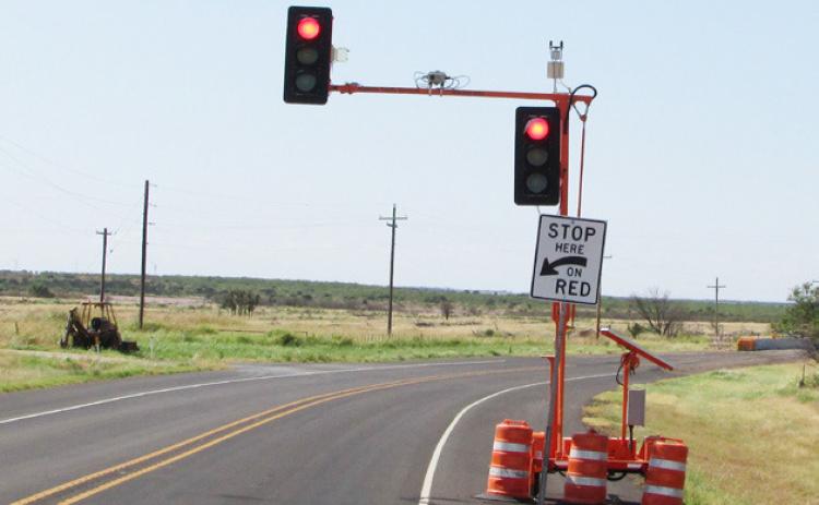 Traffic light between Benjamin and Knox City