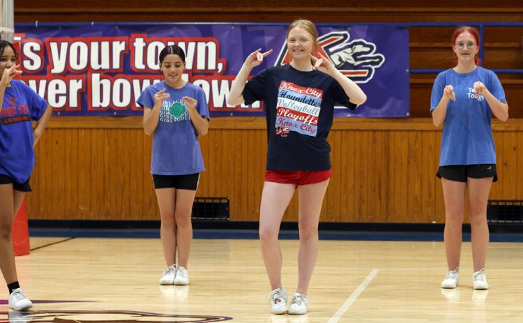 KNOX COUNTY HIGH SCHOOL CHEER, EREN HOWETH