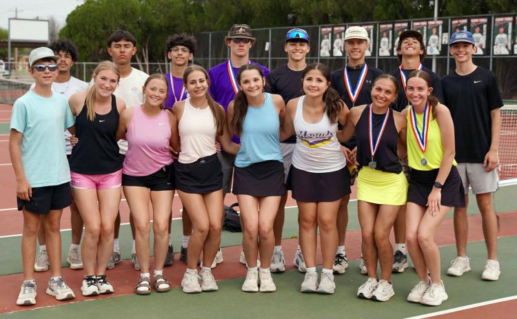 CongratulationsgototheMundayhighschooltennisteamsfortheirperformanceat the district tennis tournament in Vernon last week. In girls’ doubles, Kinslee Carver and Olivia Myers took 2nd place and are regional qualifiers. In boys’ doubles, Luke Bowman and Caisen Lee took 2nd place and are regional qualifiers. Haiden Bowman finished in 3rd place in boys singles, and David Lewis and Addyson Johnson took 4th place in mixed doubles. In JV boys singles, Ricky Martinez took 1stplace. | COURTESYPHOTOS
