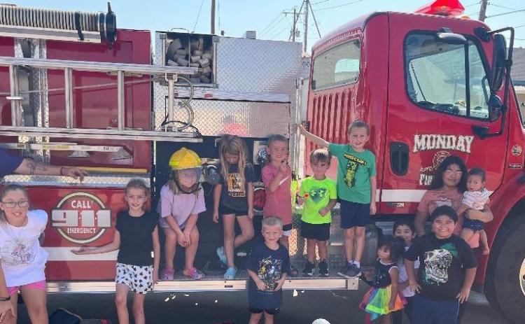 Munday volunteer firefighter Michael Loper and children who attended fire safety program on Saturday Aug. 26 | Photo by Amanda Burbank