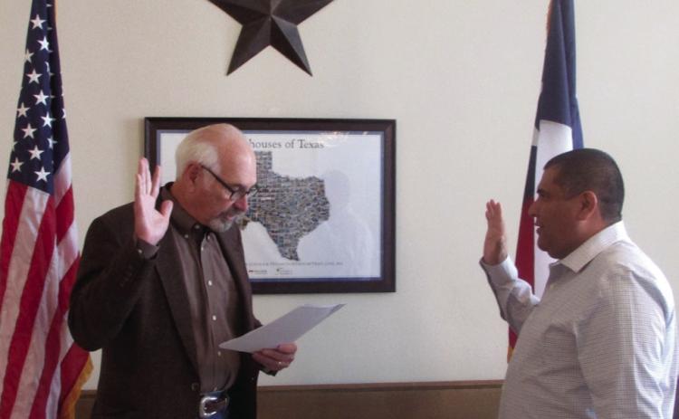Chris Mendoza sworn in as Knox County Sheriff