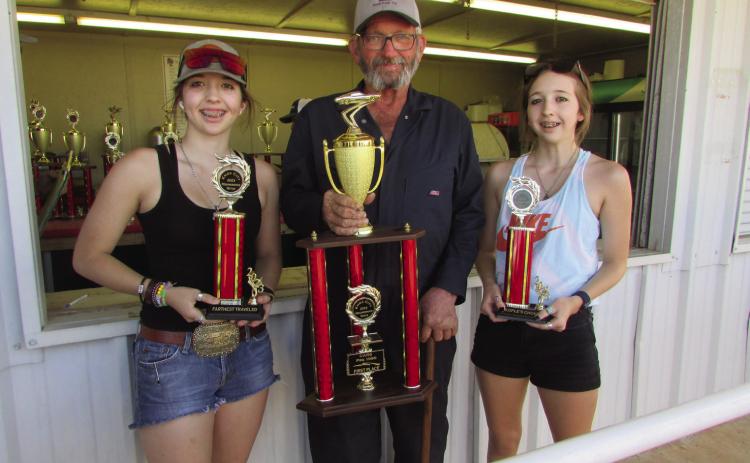 Jon Gladewell and family crew win three trophies Photos by Don Thompson