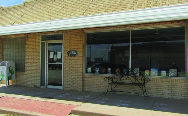 MUNDAY—Library located at 131 S. Main, right next door to First Bank Texas. Last week’s front page included a story about the library we mistakenly used the wrong headline. The headline should have been “Library makes upgrades”. The News-Courier apologizes for this error. Please also see “Amanda’s Musings” on page 3, a column we’ll be featuring from Librarian Amanda Burbank. Don Thompson/The Knox County News-Courier
