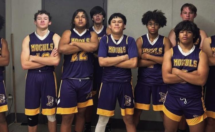 Munday JuniorVarsity boys’basketball team and named consolation champions at the Moran BasketballTournament this past weekend. | COURTESY PHOTO
