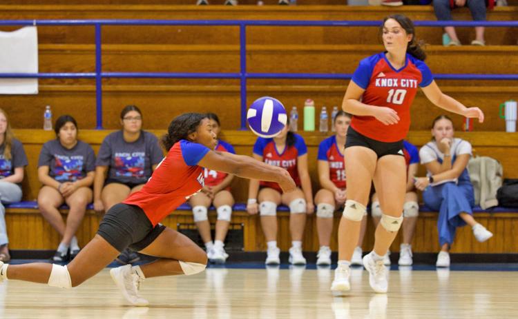 DIGGING DEEP Neveah Martinez digs deep from the back row. | SHERI BATY PHOTO