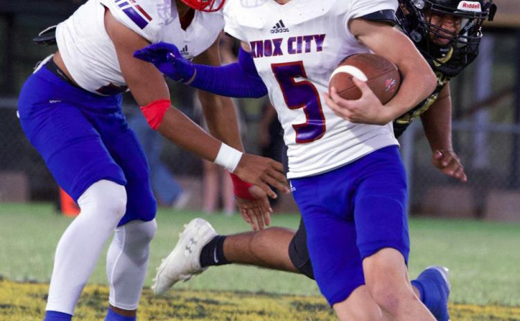 GAINED SPEED ANDYARDS Bently Stroud picks up the speed and the yards in Friday night’s game against Crowell. | SHERI BATY PHOTO