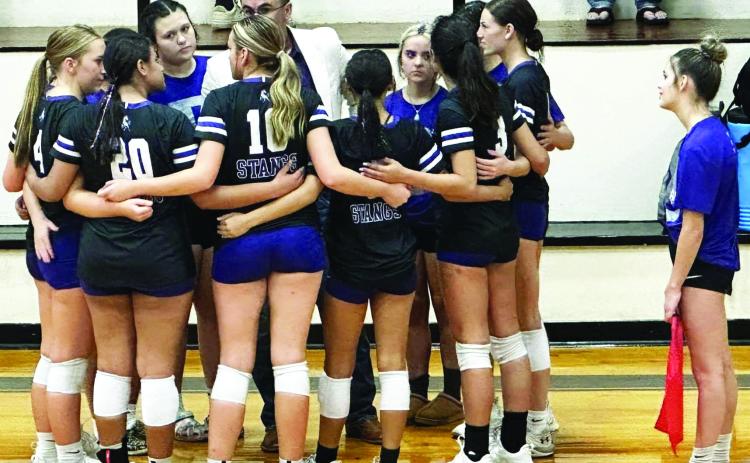 BENJAMIN GIRLS ROCK THE COURT Both JV and Varsity Lady Stangs took Crowell for the win on Monday. On Tuesday both went on to win in their games in Quanah. | COURTESY PHOTO
