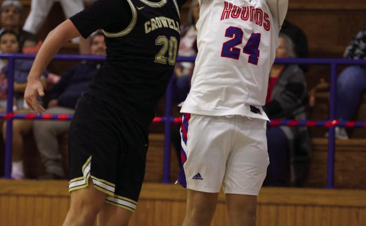 Chase Rowland makes the two point jumper | SHERI BATY PHOTO