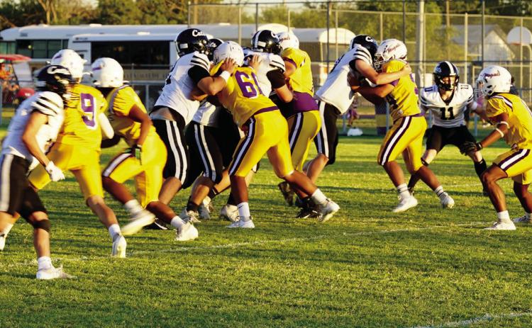MOGULSTRAVELTO ARCHER CITYThe Munday Moguls defensive line goes to work. | LACI BOWMAN