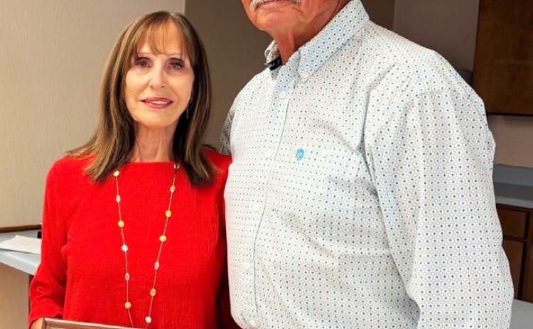ABOVE AND BEYOND Pam and Mark Reed were recognized for duty Above and Beyond, with an award presented by Munday mayor Karen Longan during the city council meeting July 14. | NEWS-COURIER