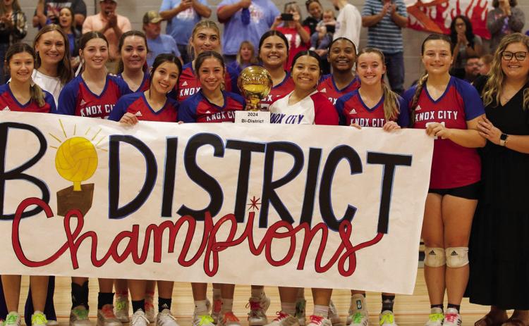 KNOX CITY HOUNDETTES TAKE THE WIN The Houndettes took the win in three sets and became the Bi-District Volleyball Champions in the playoff game at Rotan against the Trent Lady Gorillas. The Houndettes will travel to Brady on Saturday to face Marathon. See story page 6. | SHERI BATY PHOTO