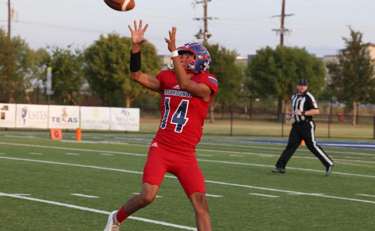 SAULMARTINEZ makes the catch and runs for the touchdown just one of many as Knox City defeated Veribest Friday, Sept. 25 in Abilene. | SHERI BATY PHOTOS