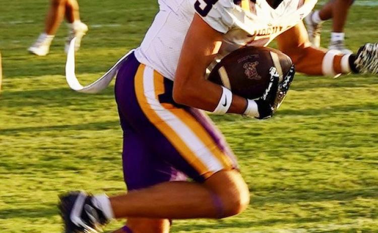 FIRST DOWN Luke Bowman makes the catch and runs for a first down at Hamlin Friday, Sept. 18. The Moguls won 57–23. | LACI BOWMAN PHOTOS