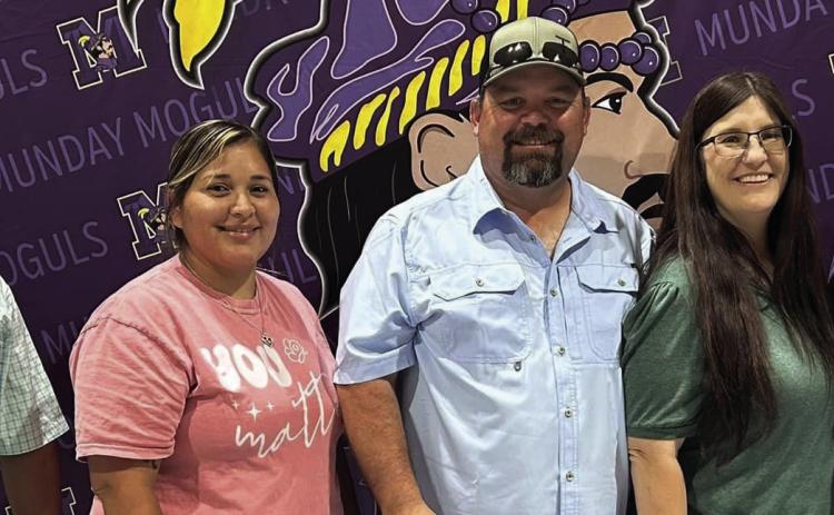 MUNDAY CISD EMPLOYEES FROM BOTH CAMPUSES RECEIVE SERVICE AWARDS