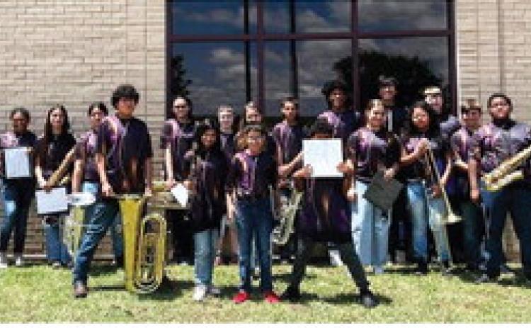 WAYTO GO MUNDAY BAND Congratulations to the Munday 6th grade band and their directors for earning all 1’s at the Seymour Band Festival. | COURTESY PHOTO