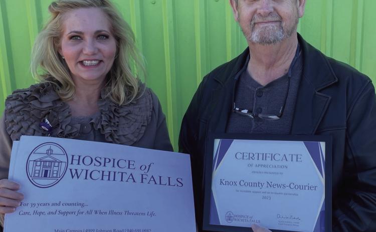 Hospice of Wichita Falls presents award to Knox County News-Courier