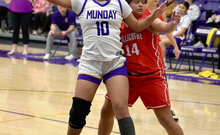 MOGULETTES DEFENDTHE BASKET Nayeli Nunez posts up under the basket in last week’s win over Chillicothe. The Mogulettes finish the season in second place in the district standings. | LACI BOWMAN PHOTO