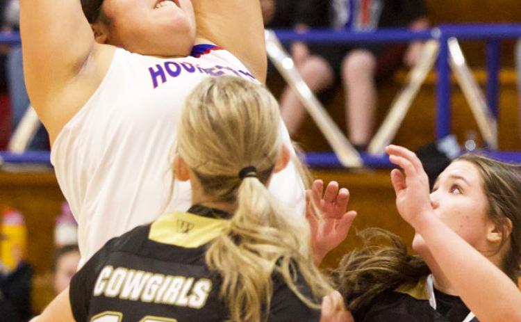 STRETCHING FOR THE REBOUND Houndette Audri Perez stretches for the rebound in last week’s game versus Woodson. | SHERI BATY PHOTO