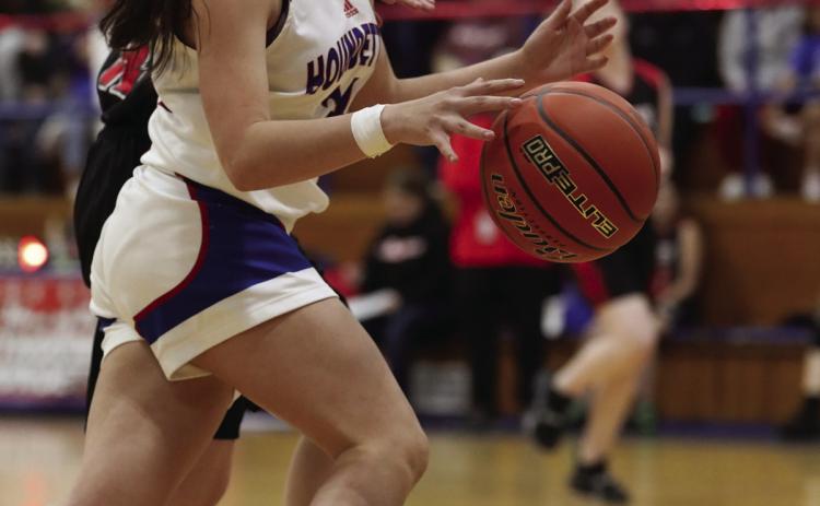 Bailey Castorena drives past the defense to score Sheri Baty/The Knox County News-Courier
