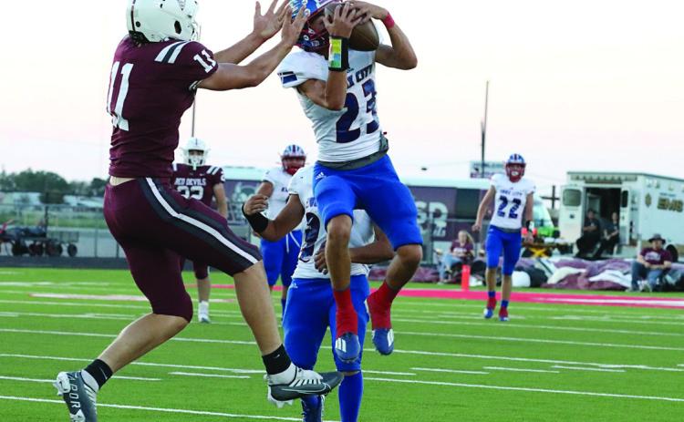 Bryson Callaway makes the interception Sheri Baty/The Knox County News-Courier