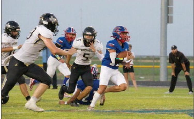 UNDEFEATED In many polls, Knox City is ranked #1 in the state. Caleb Arrieta finds the hole and runs to the goal in Friday night’s 51-6 win. | SHERI BATY PHOTO