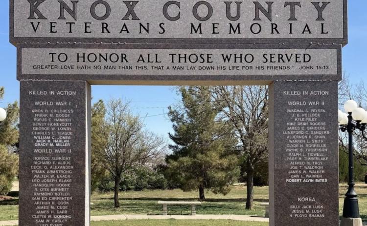 VETERANS HONOR “This impressive monument honors all Knox County veterans from the Spanish-American War through current conflicts,”according to theTexas Historical Commission.“The center arch is flanked by ten granite slabs. County Veteran’s Day program held at this location each year.” | TEXASTIMETRAVEL.COM